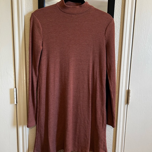 Turtle necked mini dress - Picture 3 of 3